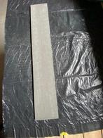 35 grijze matte tegels 60 x 10 cm, Ophalen, Zo goed als nieuw