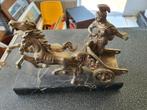 Vintage  / antiek Romeinse strijdwagen op marmeren voet., Antiek en Kunst, Antiek | Koper en Brons, Ophalen of Verzenden
