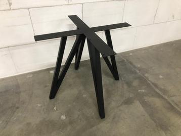 Vlinderpoot middenpoot voor ronde tafels vlinder onderstel beschikbaar voor biedingen