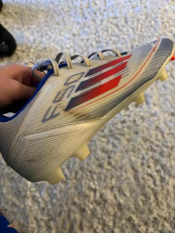 Voetbalschoenen beschikbaar voor biedingen