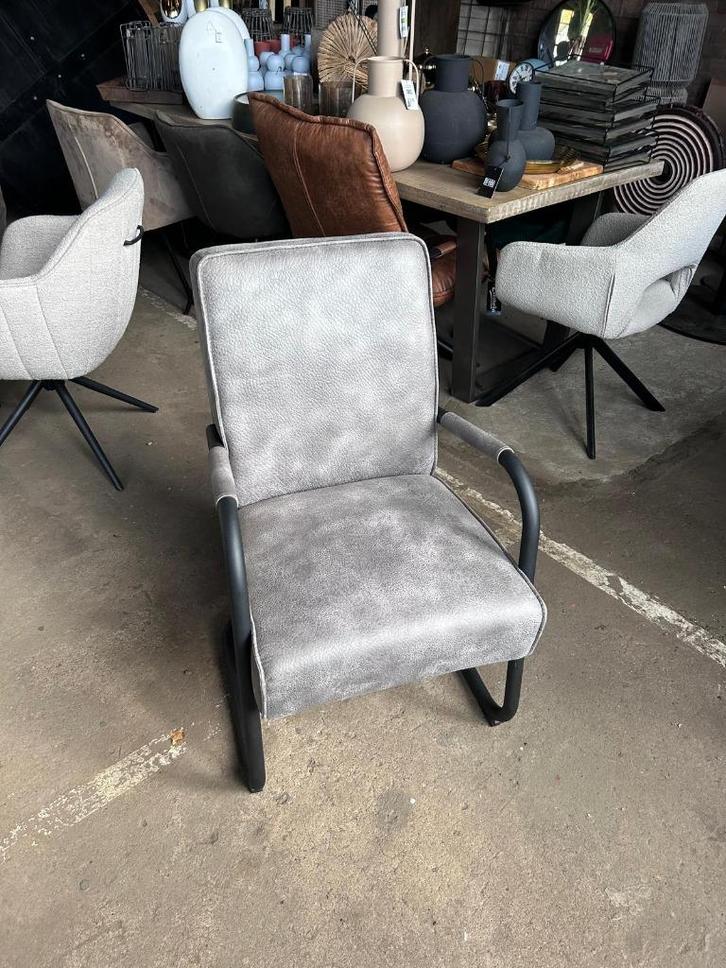 Eleonora fauteuil grijs kunstleer !outlet korting!, Huis en Inrichting, Fauteuils, Nieuw, Leer, Metaal, 50 tot 75 cm, 75 tot 100 cm