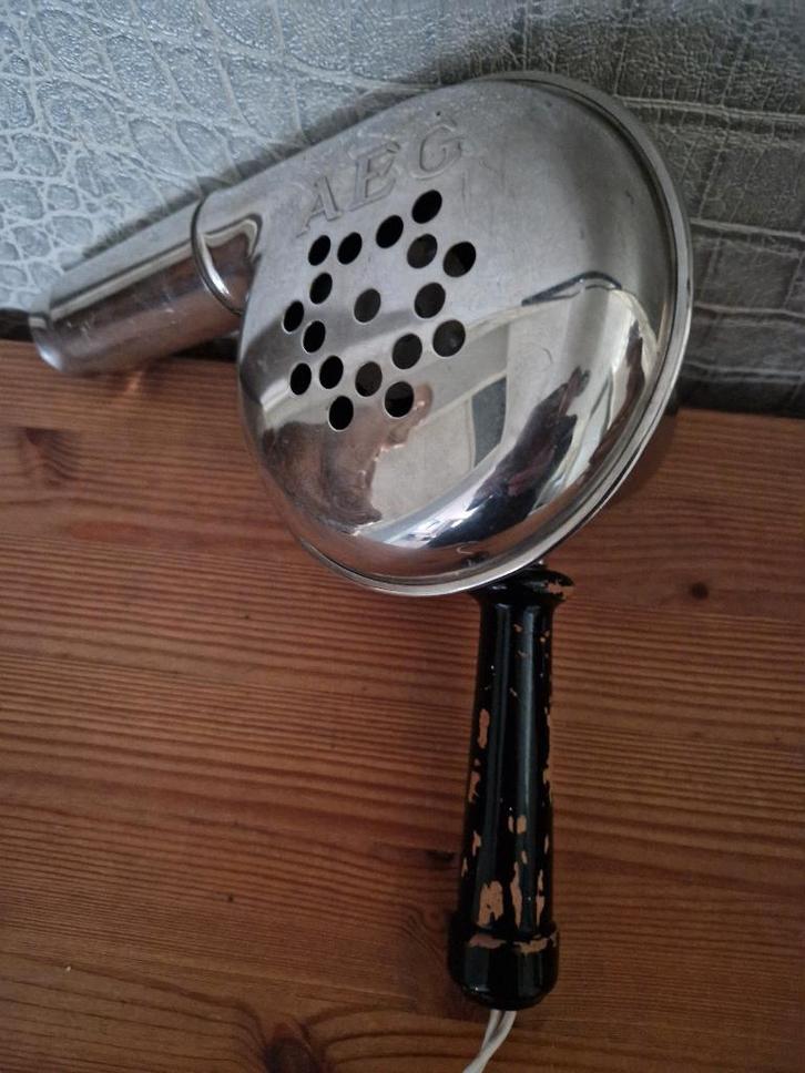 Een echt vintage oude haarfohn van een goed merk AEG, Verzamelen, Retro, Overige typen, Ophalen of Verzenden