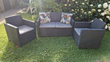 Loungeset met zitkussens beschikbaar voor biedingen