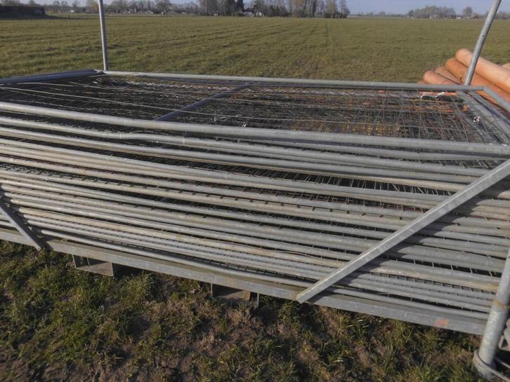 ca 200 bouwhekken 200x350 en 100x350 en voeten en klemmen, Doe-het-zelf en Verbouw, Overige Doe-het-zelf en Verbouw, Gebruikt