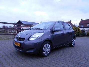 Toyota Yaris 1.3 16V Vvt-i 5DR 2009 Grijs beschikbaar voor biedingen