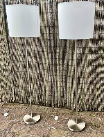 2x Staande Lamp Design RVS Stoffen Kap beschikbaar voor biedingen