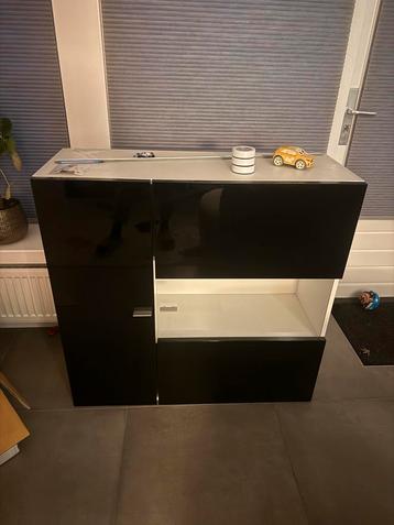 Hoogglans Zwarte Vitrinekast / Bijzetkast / designkast beschikbaar voor biedingen