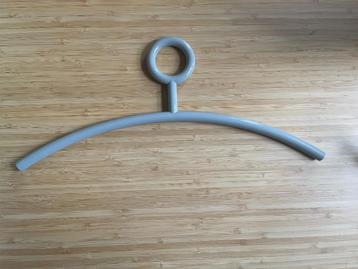 45 Hewi anti diefstal kledinghangers lichtgrijs Nieuw beschikbaar voor biedingen