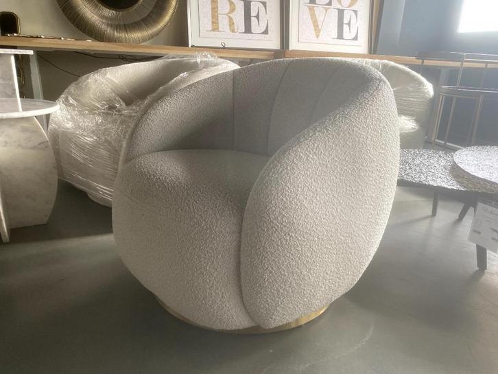 Richmond Interiors draaifauteuil Jago white bouclé swivel, Huis en Inrichting, Fauteuils, Zo goed als nieuw, Stof, 75 tot 100 cm