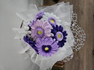 Biedermeier van kunst gerberas, paars beschikbaar voor biedingen