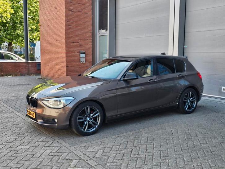 Nette BMW 1-Serie 114i Sport LMV 5Deurs 2013 Bruin, Auto's, BMW, Particulier, 1-Serie, Benzine, A, Hatchback, Handgeschakeld, Origineel Nederlands
