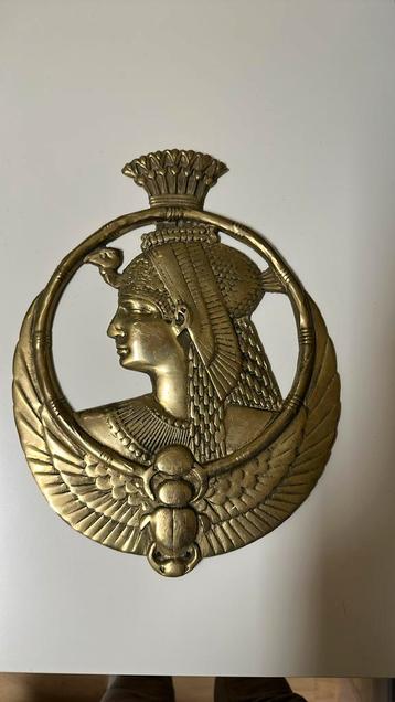 Plaquette, Egyptische afbeelding Isis beschikbaar voor biedingen