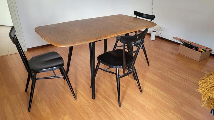 Vintage Inklapbaar Tafeltje met Zwarte Stoelen, Antiek en Kunst, Antiek | Meubels | Tafels, Ophalen