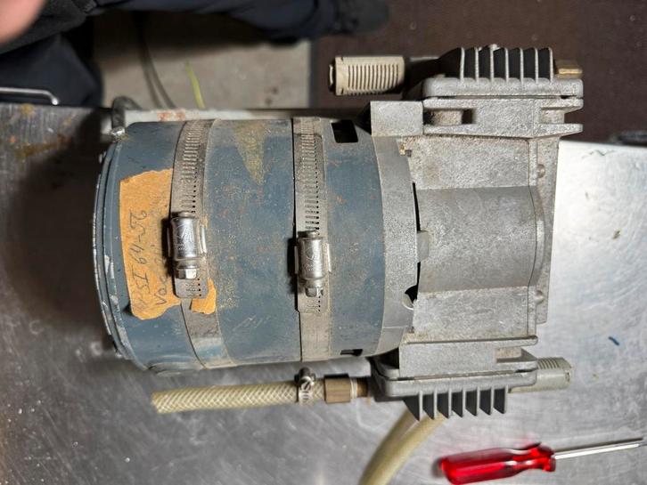Klein Vacuüm/Perslucht Pompje - Werkt Prima!, Doe-het-zelf en Verbouw, Compressors, Gebruikt, Minder dan 6 bar, Minder dan 25 liter