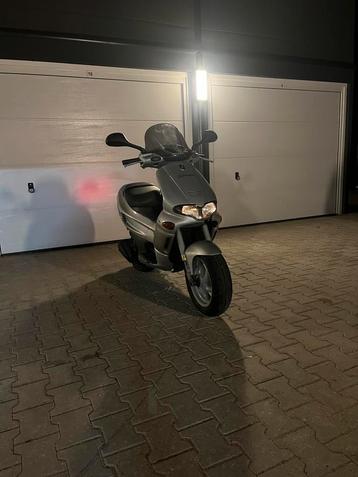 Runner in onderdelen beschikbaar voor biedingen
