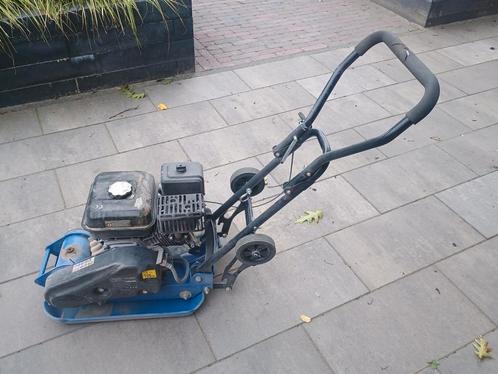 trilplaat nog geen 2 jaar oud, hoge slagkracht, Tuin en Terras, Hand-tuingereedschap, Gebruikt, Overige soorten, Ophalen