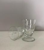 Vier antieke Frans kristallen gegraveerde likeurglaasjes, Verzamelen, Glas en Borrelglaasjes, Ophalen of Verzenden, Gebruikt, Overige typen