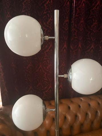 Vintage 70s Bollenlamp, glazen witte bollen met chroom beschikbaar voor biedingen