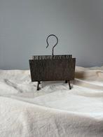 Vintage brutalist metalen bruine houder voor post h18cm, Antiek en Kunst, Ophalen of Verzenden