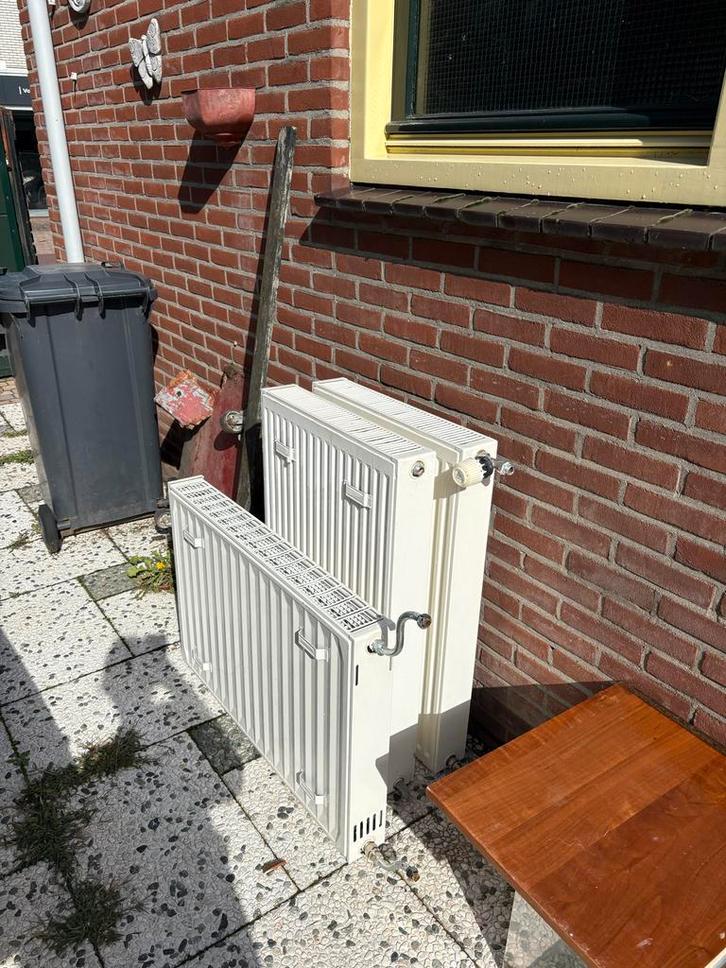 Radiatoren met Leidingen, Doe-het-zelf en Verbouw, Verwarming en Radiatoren, Gebruikt, Radiator, 800 watt of meer, 30 tot 80 cm