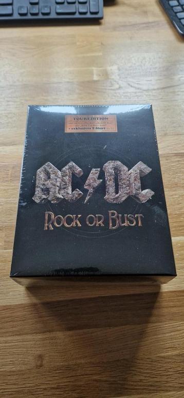 AC/DC Rock or bust met t-Shirt beschikbaar voor biedingen