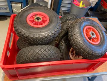 Steekwagen wielen beschikbaar voor biedingen