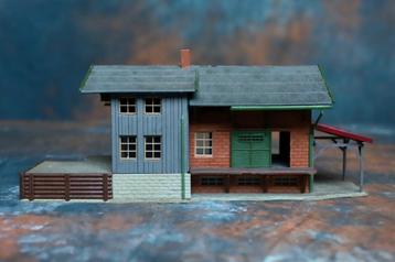 gebouw bij rangeer of station modelbaan. schaal 1:87 beschikbaar voor biedingen