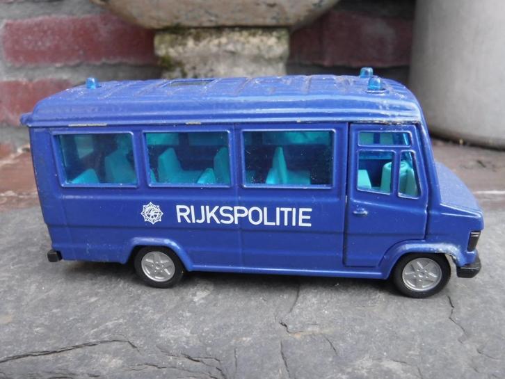 Siku 1921 nl rijkspolitie bus, Hobby en Vrije tijd, Modelauto's | 1:50, Zo goed als nieuw, Bus of Vrachtwagen, SIKU, Ophalen of Verzenden