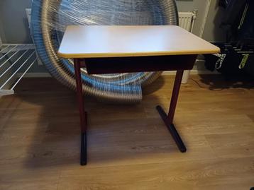 Kinderbureau met opbergvak 70 x 50 cm beschikbaar voor biedingen