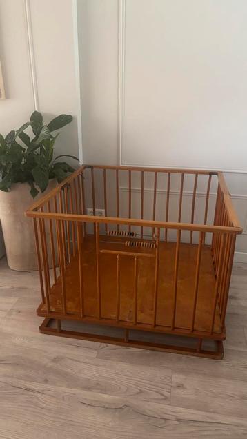 Antieke Box beschikbaar voor biedingen