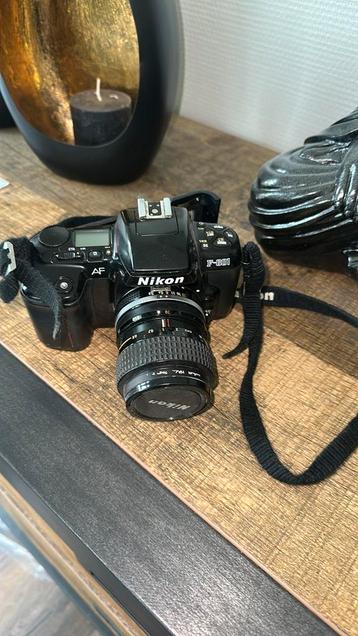 Ouderwetse nikon F-600 camera beschikbaar voor biedingen