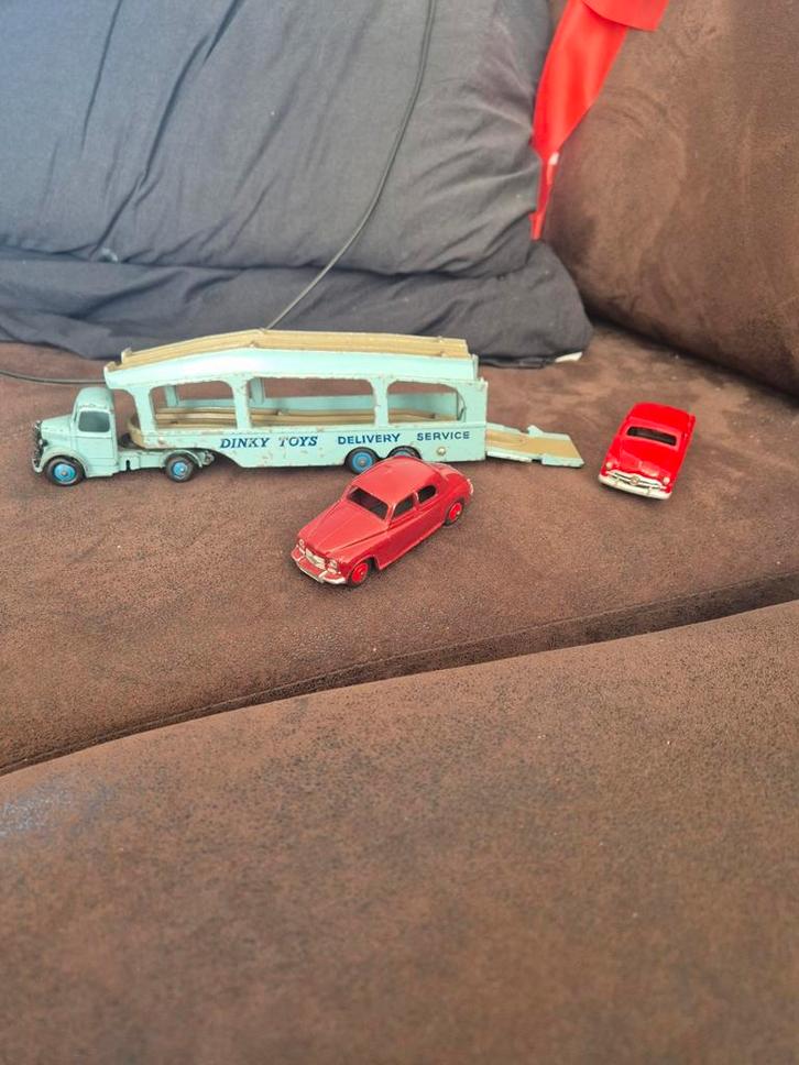Autotransporter met 2 auto's alles dinky toys, Hobby en Vrije tijd, Modelauto's | 1:43, Gebruikt, Auto, Overige merken, Ophalen of Verzenden