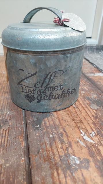 Koektrommel metaal met tekst "met liefde gebakken " beschikbaar voor biedingen