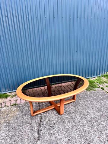 Vintage salontafel glas beschikbaar voor biedingen