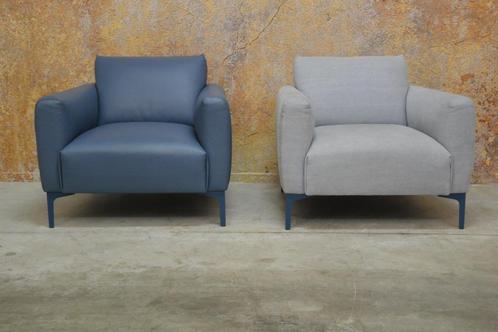 Als NIEUW! 2 blauwe Bert Plantagie Adore design fauteuils!, Huis en Inrichting, Fauteuils, Zo goed als nieuw, Leer, Stof, 75 tot 100 cm