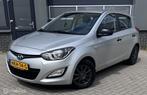 Hyundai i20 1.2i Black pack/ O. HISTORIE/ APK/ AIRCO, Euro 5, Gebruikt, 4 cilinders, Handgeschakeld