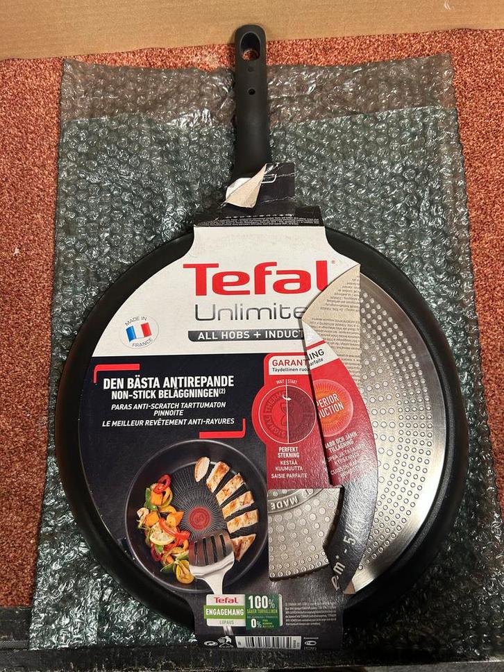 Tefal Unlimited Koekenpan 32cm, Huis en Inrichting, Keuken | Potten en Pannen, Zo goed als nieuw, Koekenpan of Braadpan, Aluminium