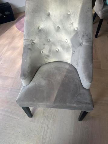 6 stoelen  beschikbaar voor biedingen