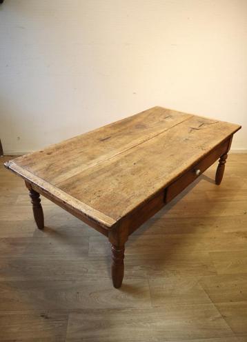 Antieke Franse salontafel  beschikbaar voor biedingen