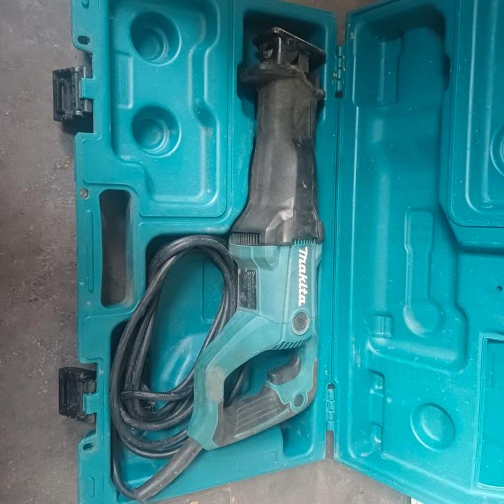 Makita Reciprozaag, Doe-het-zelf en Verbouw, Gereedschap | Zaagmachines, Gebruikt, Reciprozaag, 1200 watt of meer, 70 mm of meer