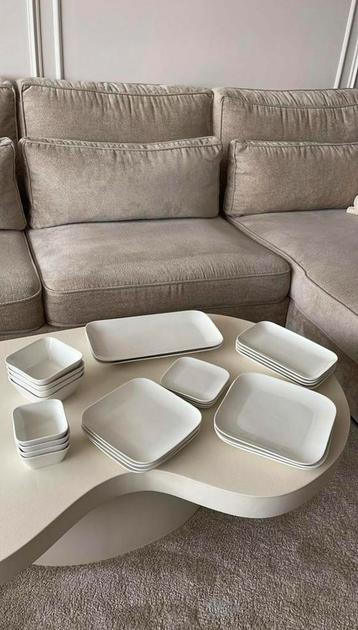 Servies set ruim 20 stuks beschikbaar voor biedingen