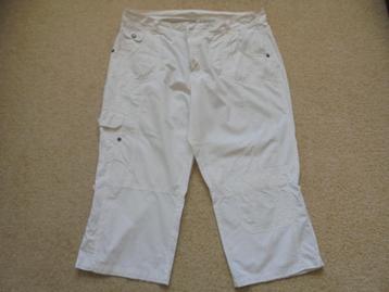 Creme kleurige driekwart/korte broek beschikbaar voor biedingen