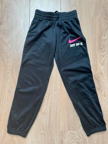 Nike Just Do It trainingsbroek maat 128/137 | 8-10 jaar beschikbaar voor biedingen