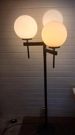 Vloerlamp met 3 matglazen bollen uniek studiemodel hollywood, Huis en Inrichting, Lampen | Vloerlampen, Ophalen, Metaal, 150 tot 200 cm