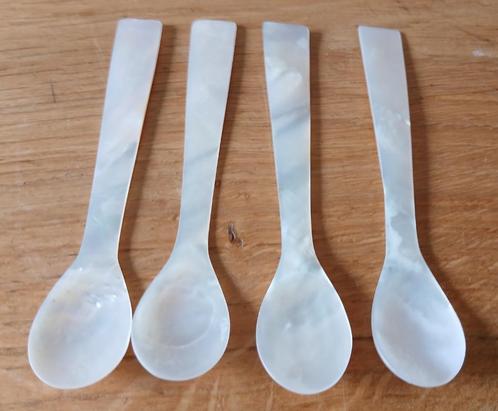 Set van vier (kaviaar)lepeltjes van parelmoer, Huis en Inrichting, Keuken | Servies, Gebruikt, Overige typen, Overige stijlen