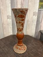 Sierlijke terra cotta vaas op poot, Huis en Inrichting, Woonaccessoires | Vazen, Ophalen, Gebruikt, Overige kleuren, Aardewerk of Porselein