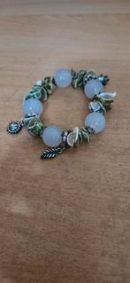 Armbandje met schelpen en blauwe kralen, Overige materialen, Nieuw, Ophalen of Verzenden, Overige kleuren