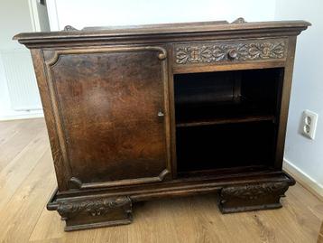 Antiek dressoir hout beschikbaar voor biedingen