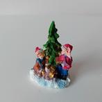 Kerstfiguur samen om de boom, Kerstdorp, Diversen, Kerst, Ophalen of Verzenden