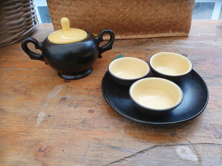 Leuk retro setje/pinda setje/serveer setje, Antiek en Kunst, Antiek | Servies los, Ophalen of Verzenden